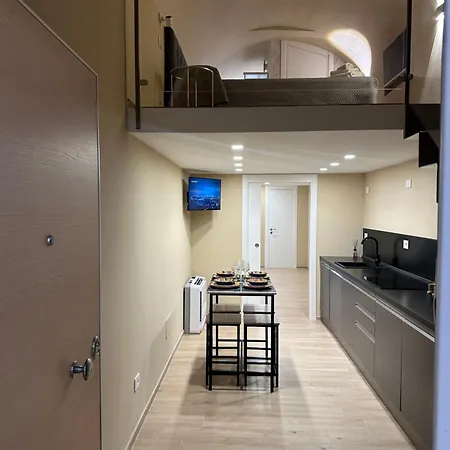 Beata Elia Loft Барі