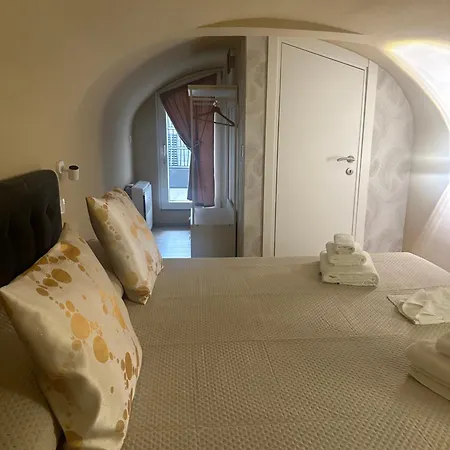 Beata Elia Loft