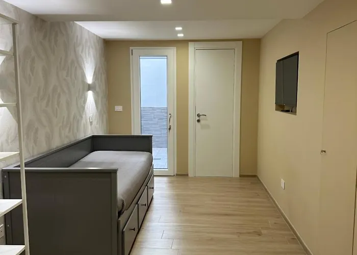 Beata Elia Loft Μπάρι